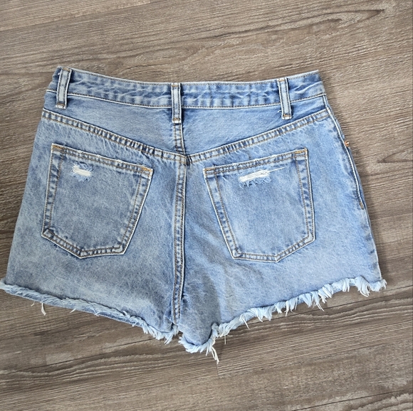 Signature button fly distressed, frayed shorts women's small - Picture 2 of 3